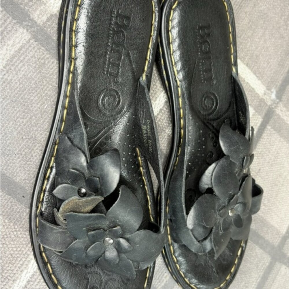 Born Black Floral Sz 9W Sandals Flip Flops B53003